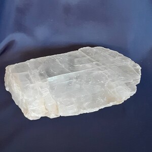 Raw Selenite Crystal / Natural Selenite Gemstone / Large Selenite Quartz Crystal Stone Rocks Minerals Crystal Healing Home Decor image 2