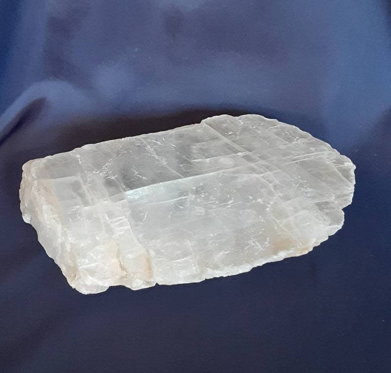 Raw Selenite Crystal / Natural Selenite Gemstone / Large Selenite Quartz Crystal Stone Rocks Minerals Crystal Healing Home Decor image 2
