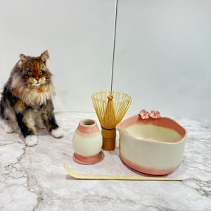 ピンクの桜の抹茶碗、抹茶碗セット、パーソナライズされた抹茶碗、ピンクの卵泡立て器セット