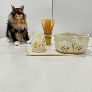 Handmade White Daisy Matcha Bowl Set: Personalized Ceramic Tea Ceremony