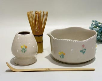 Exquisito cuenco pequeño de matcha con flores, juego de cuencos de matcha de cerámica hechos a mano, aceptamos cualquier personalización.