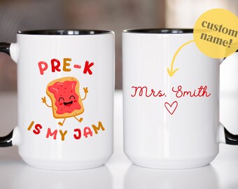 Mug is my jam Pre-K, cadeau personnalisé pour enseignant, tasse à café pour enseignant de maternelle, cadeaux pour enseignant d'âge préscolaire, tasse avec nom personnalisé, cadeaux uniques pour enseignant
