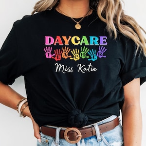 Camiseta personalizada para maestra de guardería, camiseta personalizada con nombre de maestra, regalos para guardería, directora de guardería, camiseta para cuidador de niños, regalo para maestra de preescolar