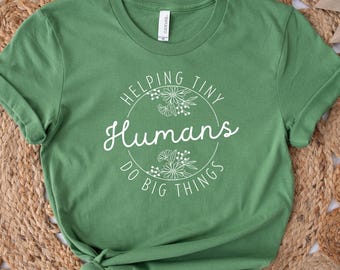 Aider les petits humains à faire de grandes choses, chemises d'enseignant, enseignante de maternelle, t-shirt pour enseignante de garderie, chemise d'aide-enseignant de préscolaire, cadeau de chemises OT PT