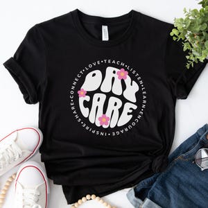 Camiseta de maestra de guardería, camiseta de maestra asistente de guardería, regalo de guardería, camiseta de directora de guardería, camiseta de cocinera de guardería, camiseta de cuidadora de niños, camiseta de preescolar