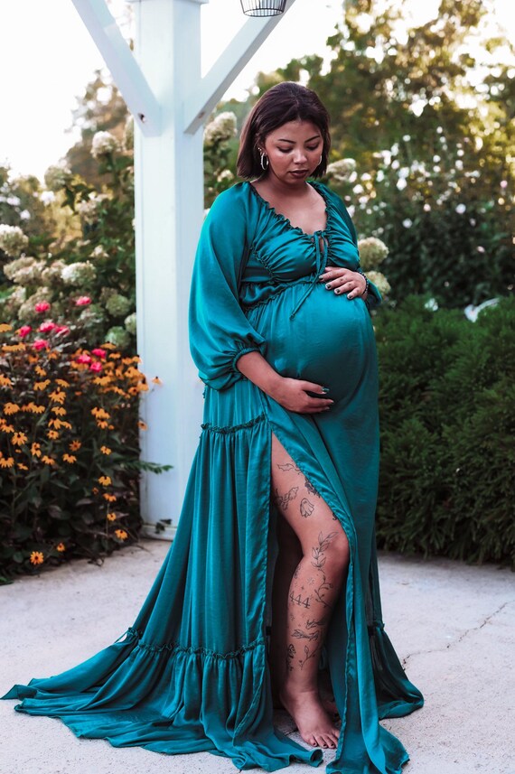Emerald Womens Flowy Dress For Photoshoot by ZeBuBeYou ~ Silk Vintage Renaissance Maternity Dress ~ Pregnancy Photo Props ~ Lauren
