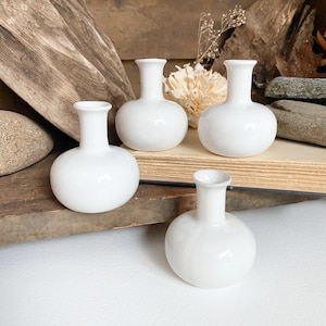 Małe białe ceramiczne wazony na marihuanę firmy Dansk – zestaw 4 sztuk