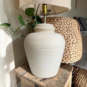 Post Modern Alsy Lamp – Textured White Ceramic Ginger Jar