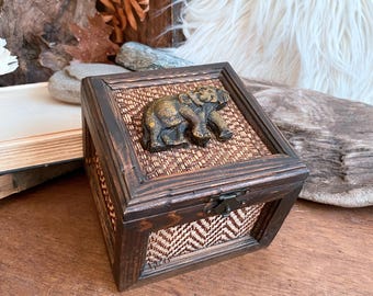 Vintage Thai gewebte Holzkiste mit Elefanten und 5 Untersetzern | Boho MCM Boho Neutrales Holz Hauptästhetik