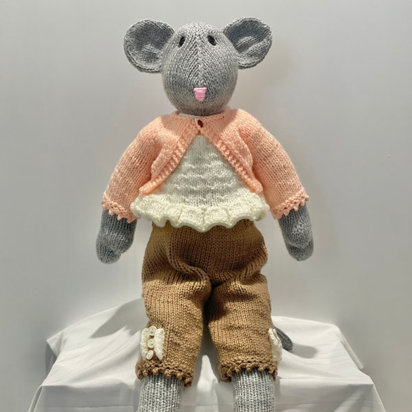 Louise Crowther - Dorothy the Mouse - Knitted Animal Friends