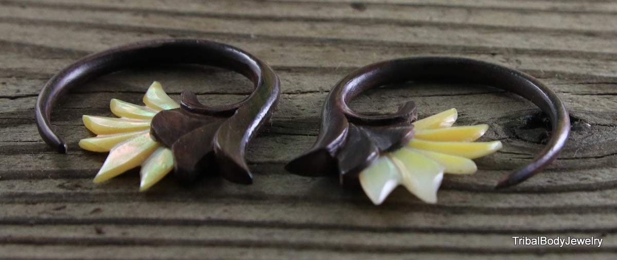 ◆VINTAGE HOLLYWOOD◆ Oxalis Flower Pearl Earrings VH2336EA0 즐거운 온라인 쇼핑공간에 오신 것을 환영합니다!