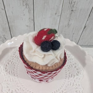 Felt Berry Cupcake