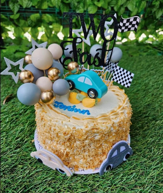 Decorazione Per Torta A Forma Di Due Auto Da Corsa Veloci: 25