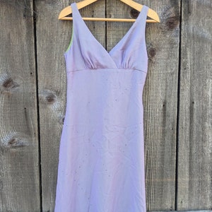 Robe en soie vintage des années 90 / Ourlet asymétrique en strass violet vert vaporeux / Andrea Polizzi Rex Lester 4 S / robes de cocktail pour le bal de promo