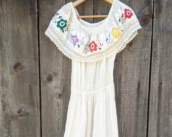 70s vintage white Mexican peasant dress / boho wedding cotton floral embroidery cold shoulder full skirt / woven lace ribbon elastic waist M