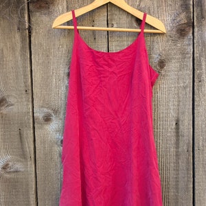 90s vintage red silk slip dress / shift tank dress spaghetti straps Sunsilk New York M / cherry lipstick red shimmer holiday party dress