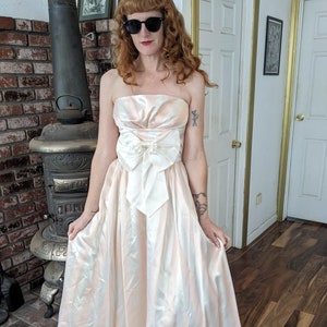 80s vintage Gunne Sax formal gown / strapless princess dress pink white striped satin / prom dress costume retro glam / Jessica McClintock M