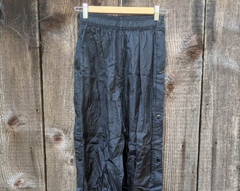90s Vintage Nylon Tearaway Pants / Y2K Black Swishy Pants 90s Vintage Nylon Tearaway Pants / Y2K Black Swishy Pants