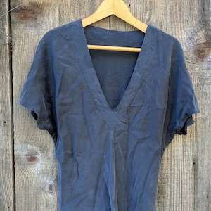90s vintage black silk V neck blouse / fit flare pullover t shirt batwing sleeves / goth gothic elegant formal retro pin up glam rockabilly