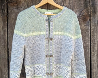 80er-Jahre Vintage-Strickjacke aus Wolle im nordischen Stil / Metallverschlüsse, grün-blaues Schneeflockenmuster, Winter / Isländischer Boho-Hippie-Hipster-Stil, rustikal / Größe L