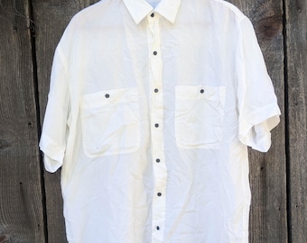 Camisa de seda blanca vintage de los 90 con botones / Opciones de stock, estilo rockero informal, moderno, estilo GQ, para vacaciones, informal, holgada, holgada y espaciosa / Botones negros M
