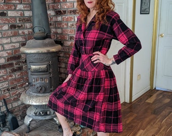 80s vintage plaid flannel dress / black pink pleated full skirt sweater dress / hipster boho rustic cottagecore cottage chic cotton Byer Too