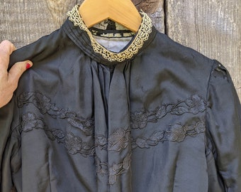 Antique Edwardian Victorian bodice blouse / waistcoat corset jacket black floral embroidered white lace / Period Piece mourning costume / S