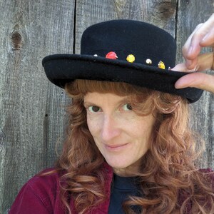 90s Vintage Y2K Black Wool Felt Hat Bedazzled Rhinestone Band / Blossom