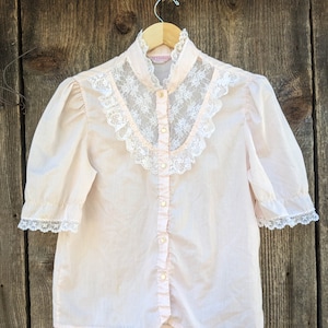 70s vintage pink lace blouse / Victorian Lolita button up shirt ruffle top / cottagecore cottage chic boho bohemian hipster tea party / M