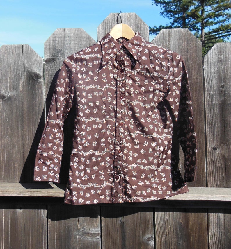 70s vintage brown chevron button up shirt abstract print blouse cotton red white boho hippie preppy hipster mod chic secretary cool S