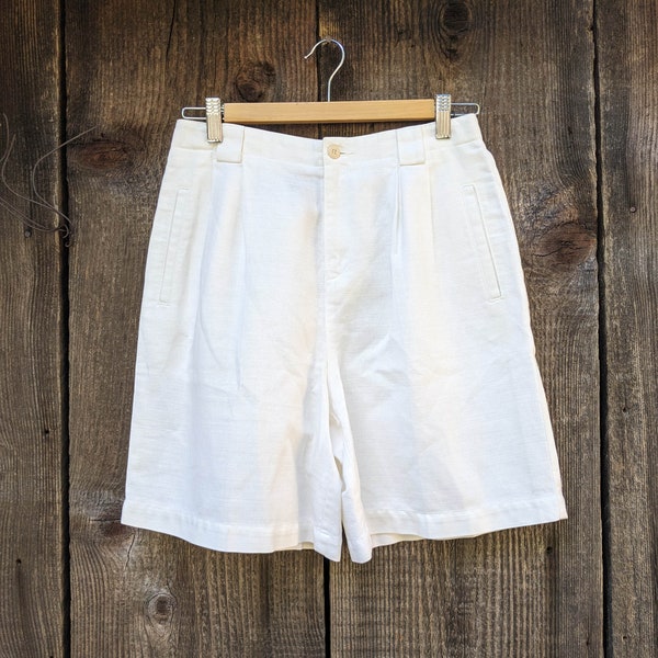 90s vintage white linen shorts / Liz Claiborne cotton blend high rise pleated waist / summer yacht club preppy hipster minimalist classic 8