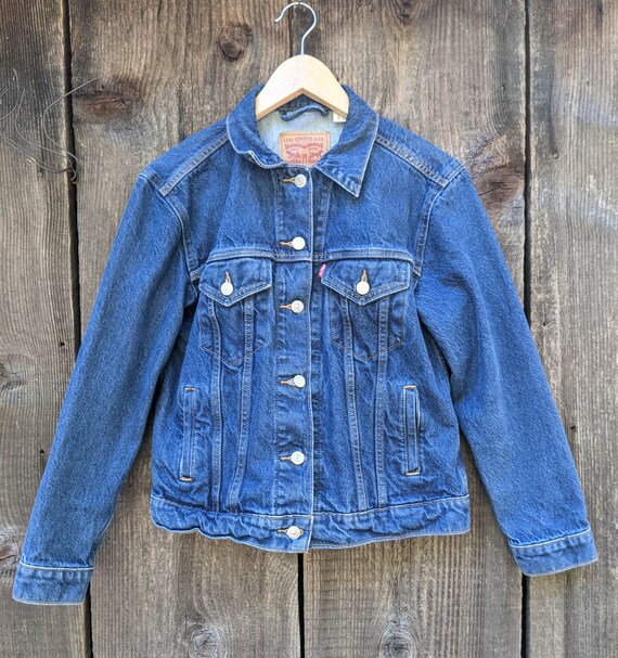 00s Vintage Levis Denim Jacket / Levi Strauss Blue Jean Cropped Coat / Classic Retro Trucker Style Boho Hipster Rocker Preppy Punk / S