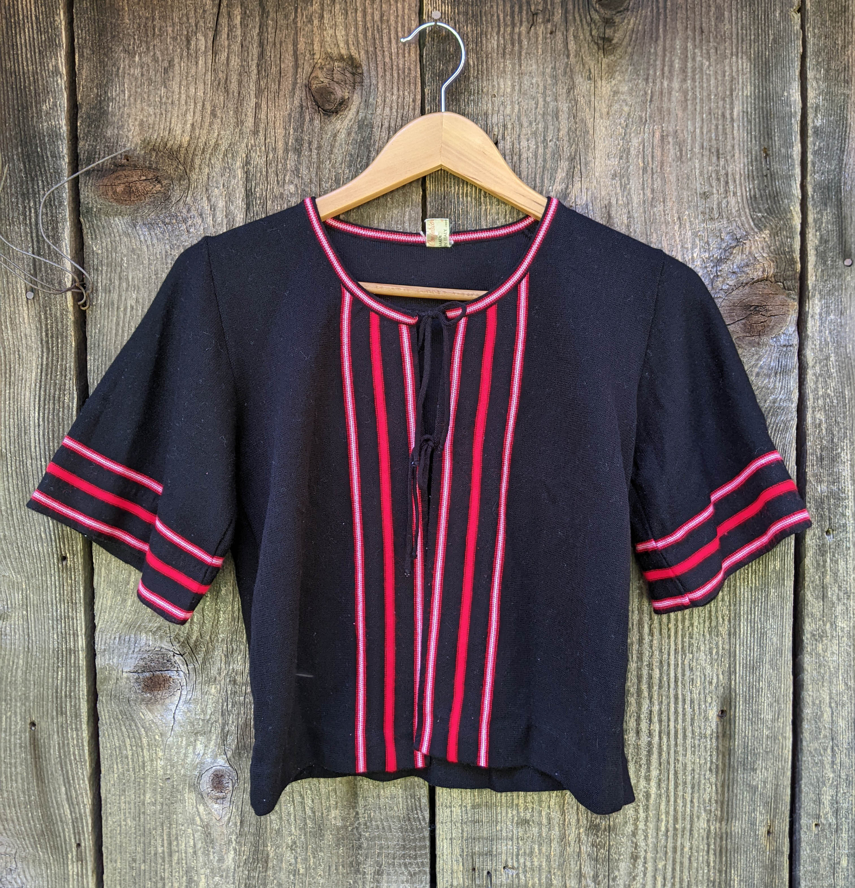 Kleding Dameskleding Tops & T-shirts Schouderbedekking & Boleros Jaren '90 Zwart bijgesneden jas Hippie bolero met franje Maat Medium 
