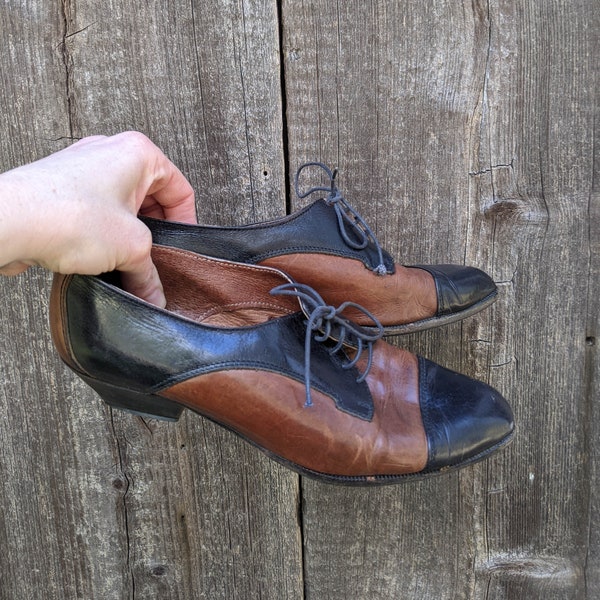 70s vintage two tone oxfords / black brown lace up tie shoes stacked heel pointy toe / boho bohemian preppy hipster elegant retro glam 38 7
