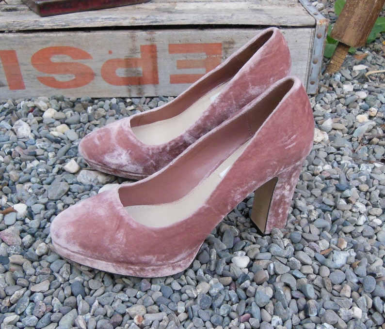 pump shoes from the 90s