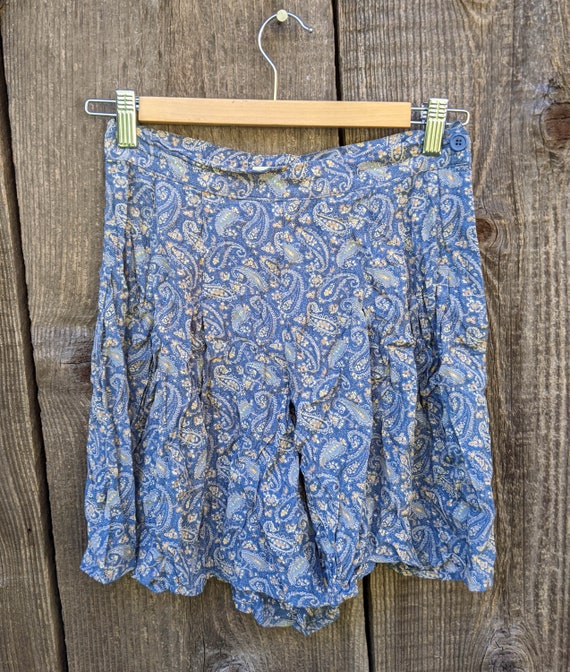 90s vintage rayon shorts / paisley blue gray loos… - image 1