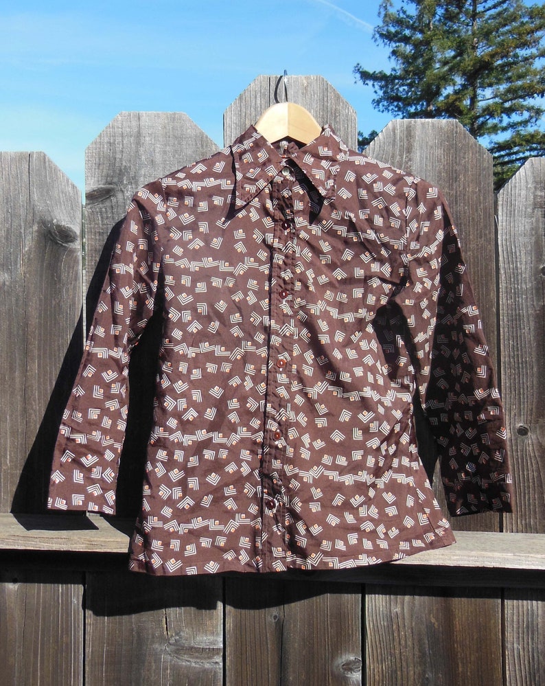 70s vintage brown chevron button up shirt abstract print blouse cotton red white boho hippie preppy hipster mod chic secretary cool S
