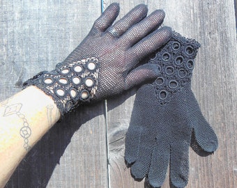 1920s vintage black mesh woven gloves / Victorian Edwardian Gothic goth vamp flapper costume burlesque fancy elegant / tatting tatted style