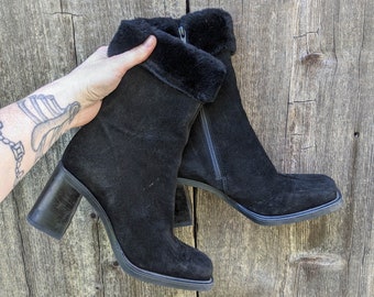 Bottines en daim noir La Canadienne vintage des années 90, talon épais de 7 m avec bordure en fausse fourrure / fermeture éclair latérale à bout carré / style rock gothique goth Y2K glam