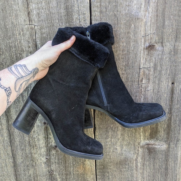 90s vintage La Canadienne black suede ankle boots 7 M faux fur trim chunky heel / square toe side zipper / Y2K goth gothic rocker glam