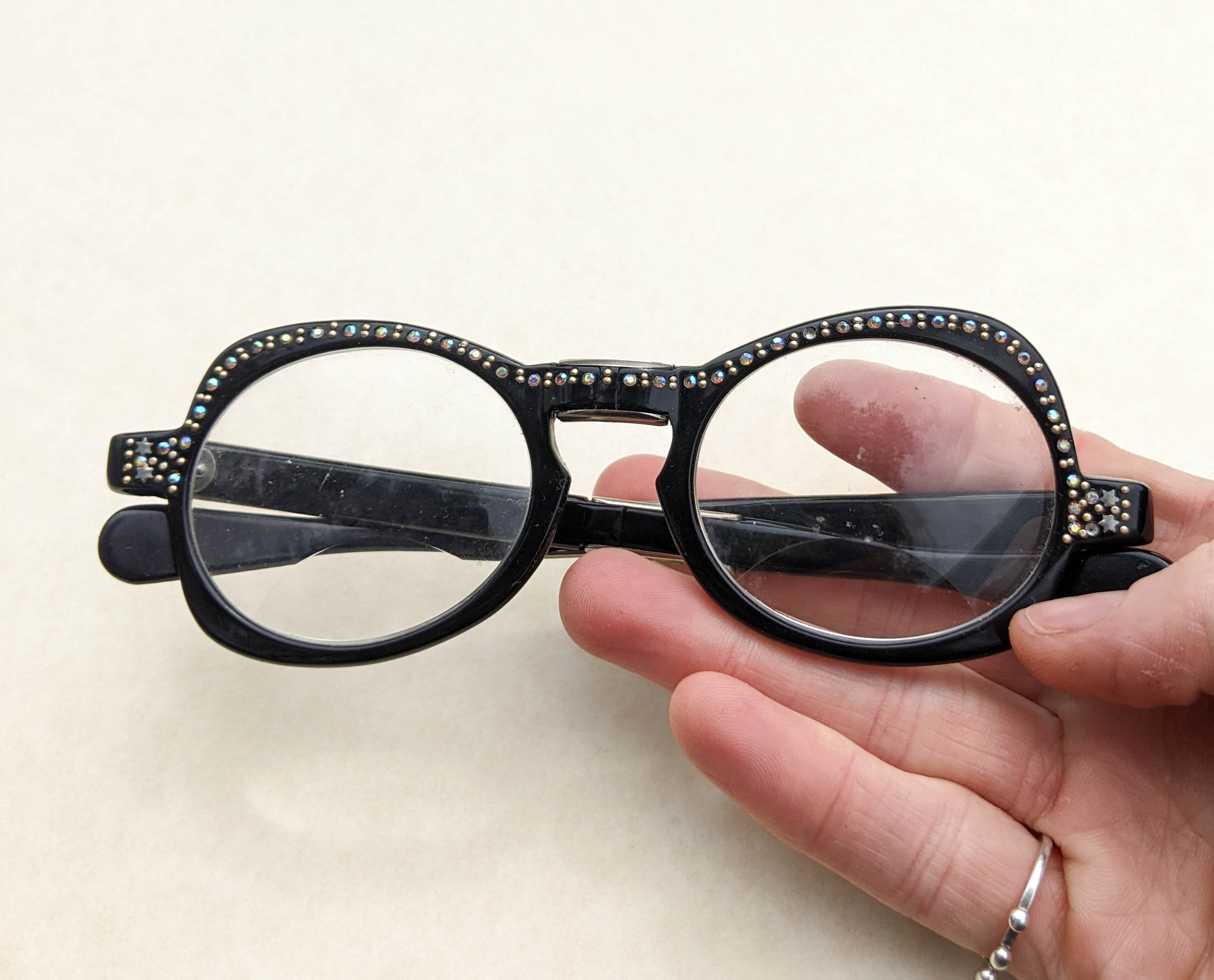 10 Uds 17mm x 9mm almohadillas ovaladas para la nariz gafas de silicona  transparente gafas especificaciones de lectura gafas antideslizantes  tornillo estenopeico en la pieza de repuesto -  México