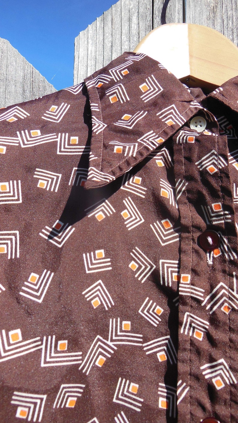 70s vintage brown chevron button up shirt abstract print blouse cotton red white boho hippie preppy hipster mod chic secretary cool S