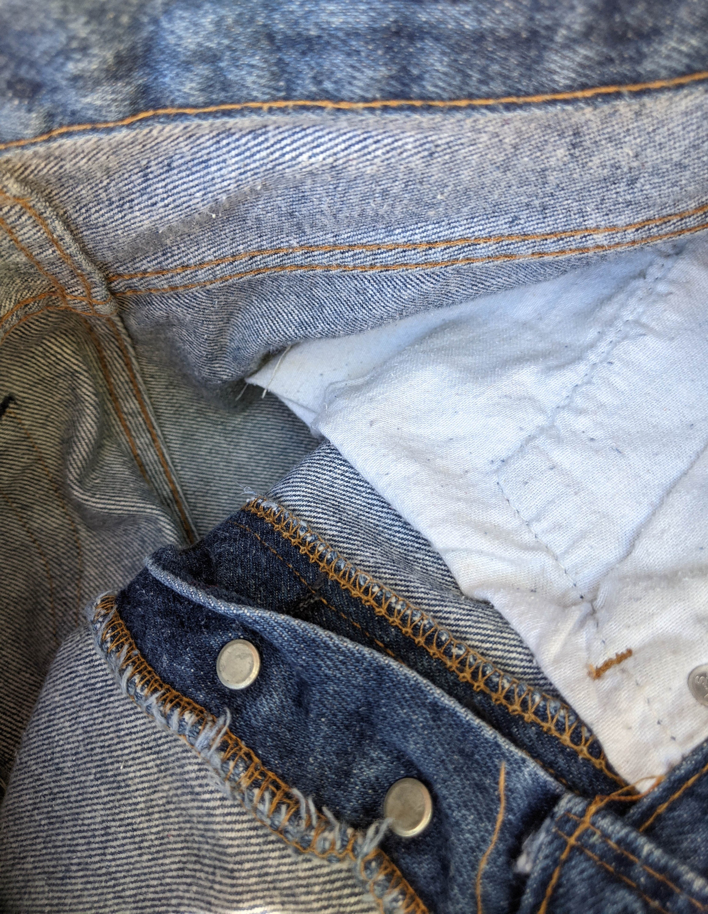 Jean Levis 501 vintage des années 70 et des années 80, 27 36 / USA, couture à point noué unique, braguette avec boutons, taille haute, jambe droite, denim bleu, lavage moyen, rare - Etsy France Jean Levis 501 vintage des années 70 et des années 80, 27 36 / USA, couture à point noué unique, braguette avec boutons, taille haute, jambe droite, denim bleu, lavage moyen, rare - Etsy France