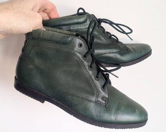 80s green leather booties 6 / vintage lace up ankle boots plaid lined Danexx