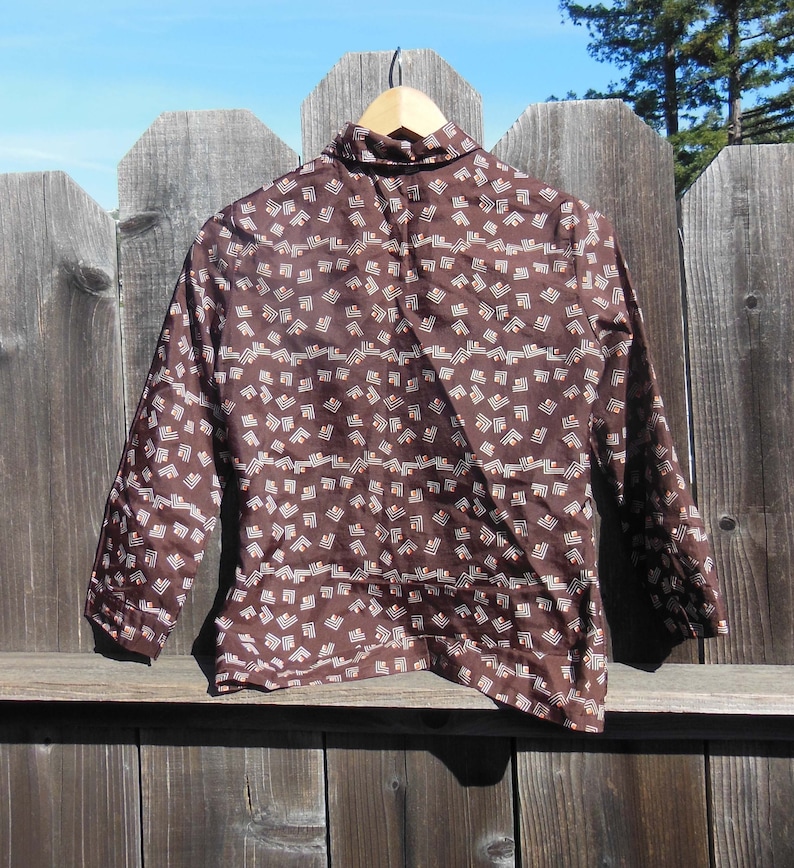 70s vintage brown chevron button up shirt abstract print blouse cotton red white boho hippie preppy hipster mod chic secretary cool S