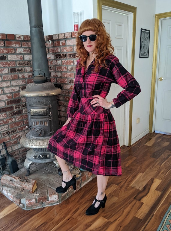 80s Vintage Plaid Flannel Dress / Black Pink Pleated Full Skirt