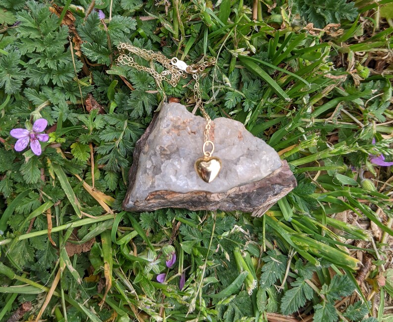 90s vintage 14k gold heart necklace / 14 karat pendant minimal delicate / hipster Lolita boho simple elegant / love friendship romantic gift image 2