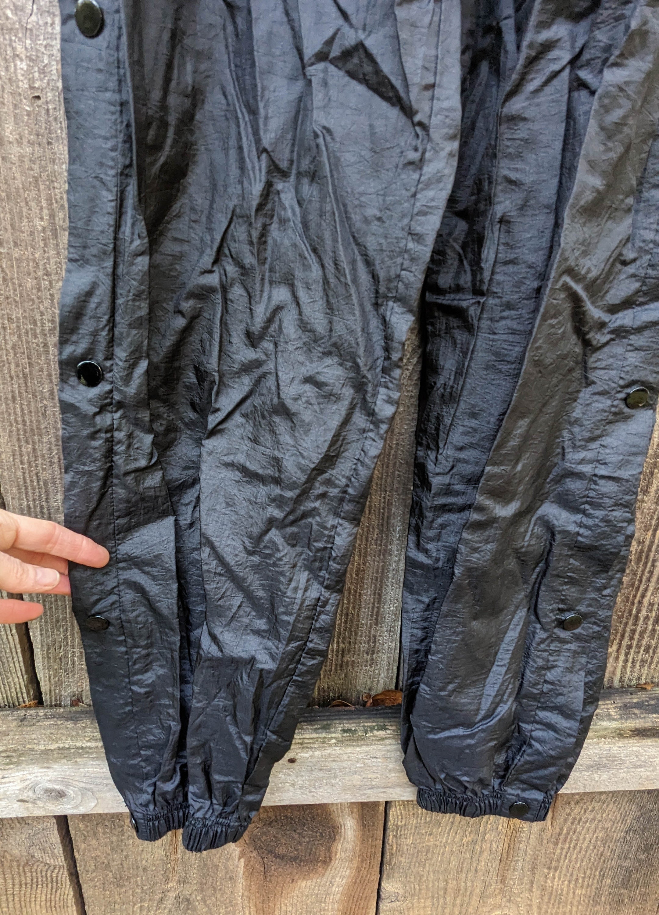 90s Vintage Nylon Tearaway Pants / Y2K Black Swishy Pants 90s Vintage Nylon Tearaway Pants / Y2K Black Swishy Pants