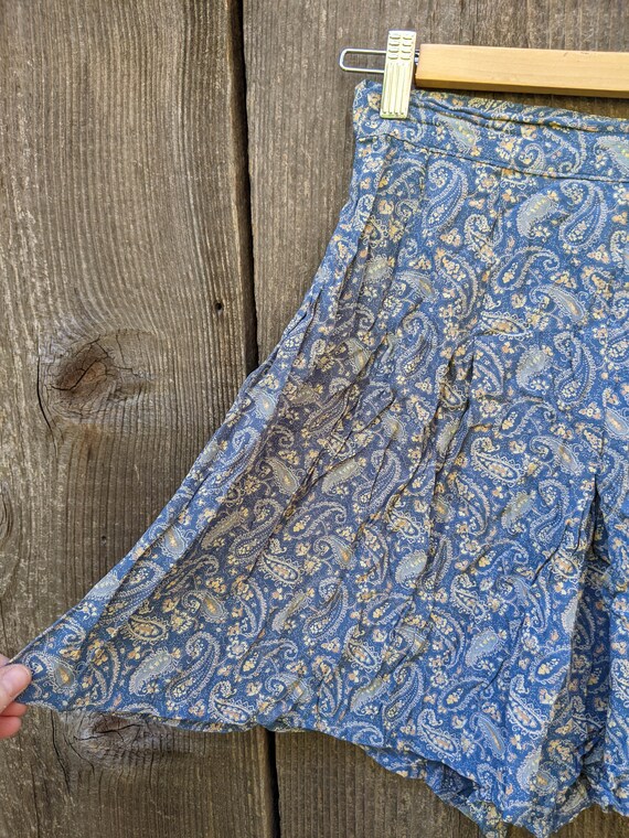 90s vintage rayon shorts / paisley blue gray loos… - image 3