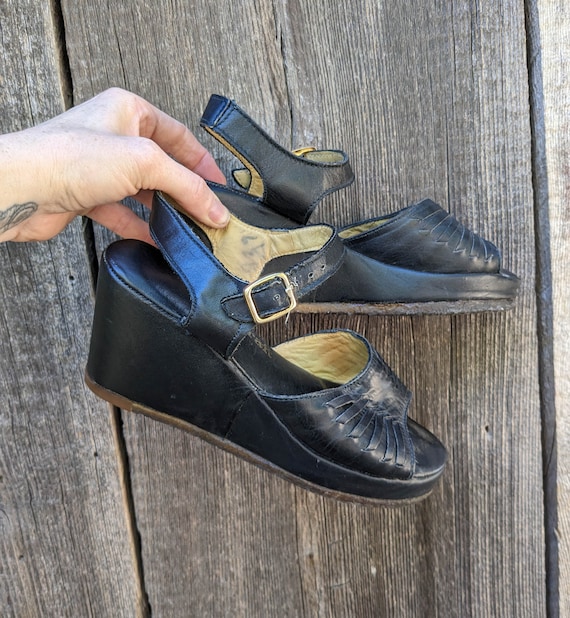 70s vintage black leather wedge sandals 6 7 / Qua… - image 1